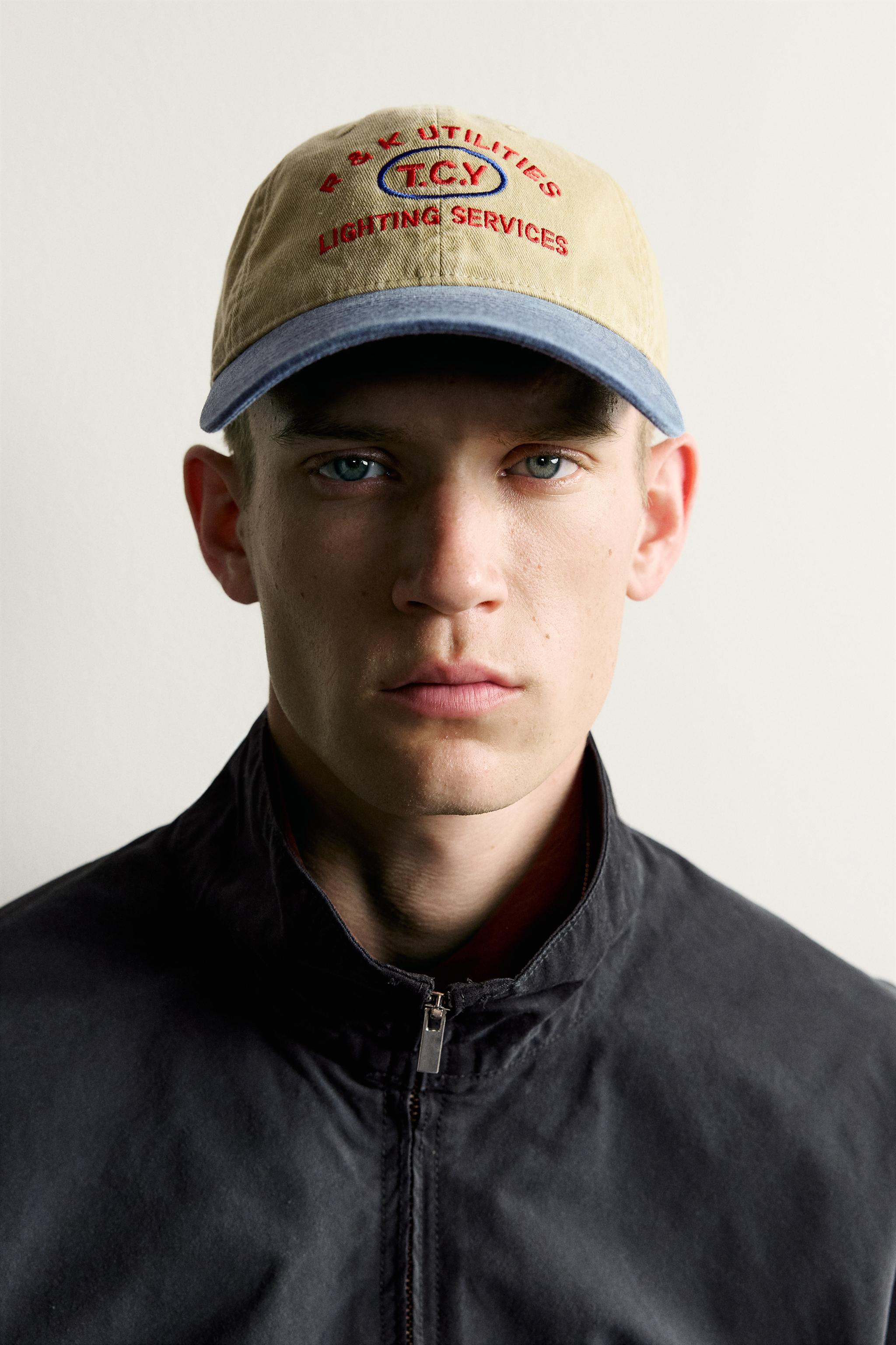 CASQUETTE À INSCRIPTION BRODÉE EN CONTRASTE